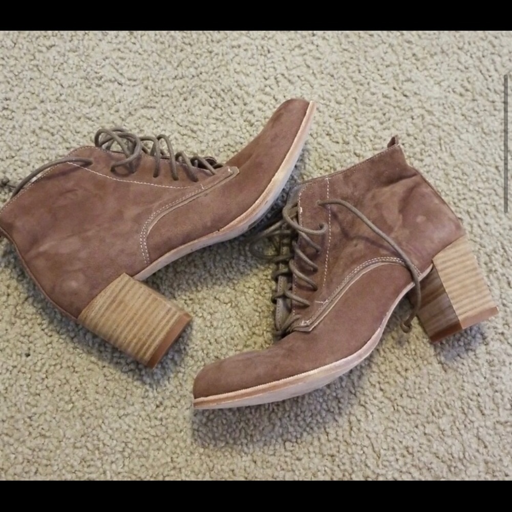 Dolce vita “Hal” suede ankle boots - Picture 3 of 5